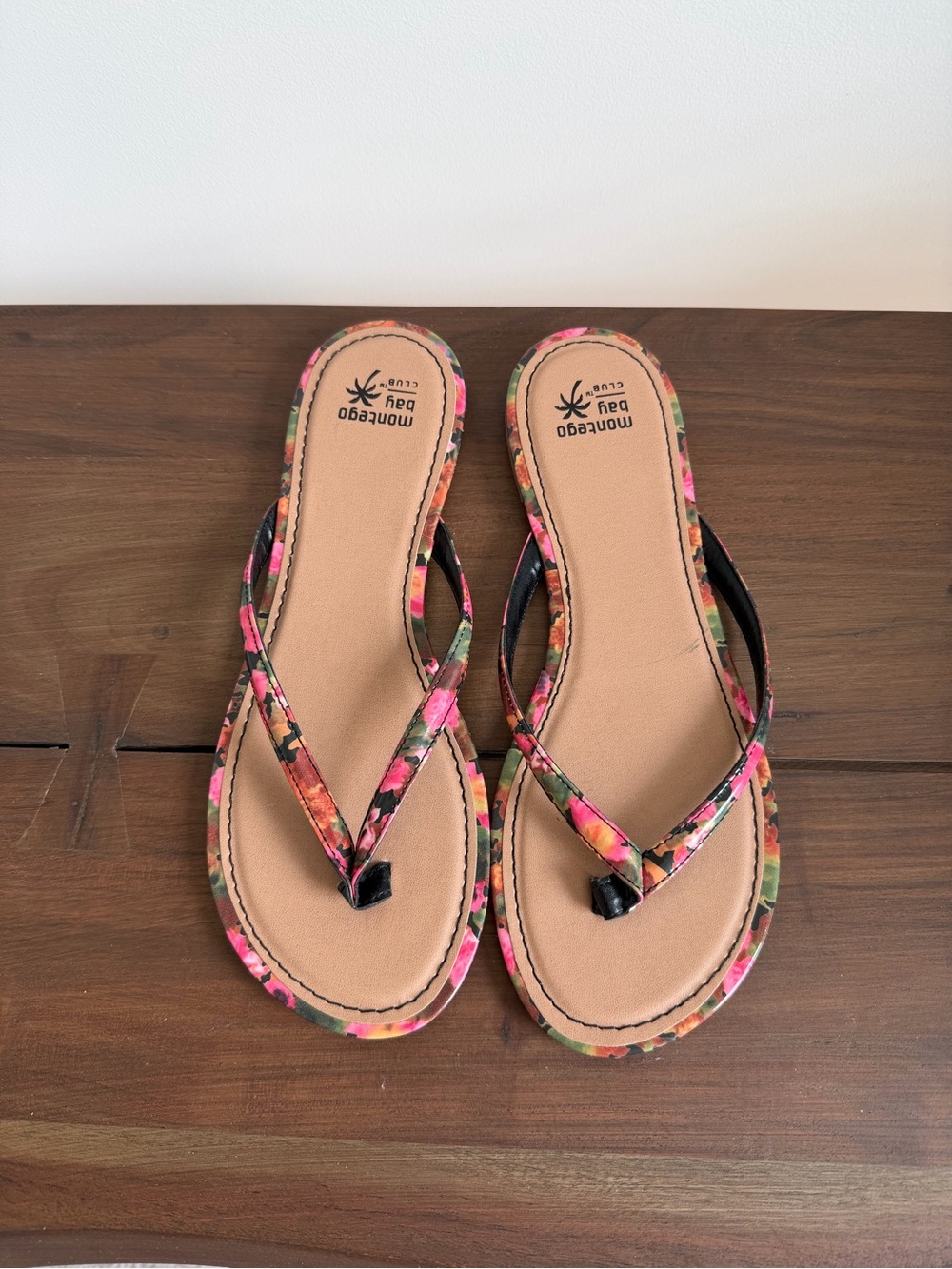 NWOT Montego Bay Club Pink Floral Thong Sandals